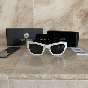 💙Brand New💙 Versace Medusa ares Stud Sunglasses